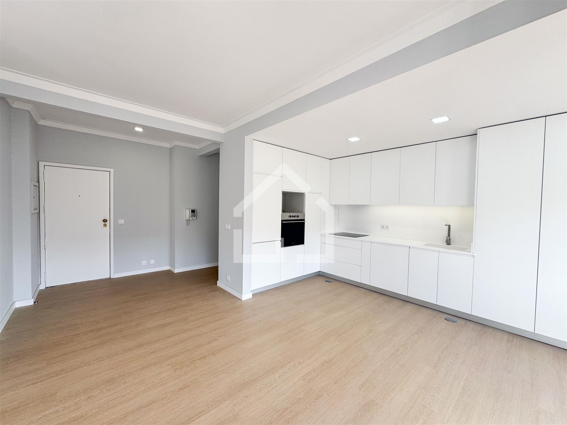 T2+1 Renovado - junto ao Gaia Shopping