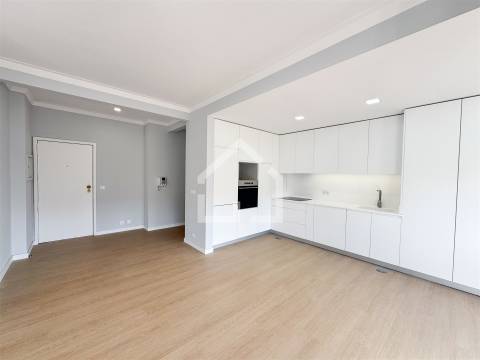 T2+1 Renovado - junto ao Gaia Shopping