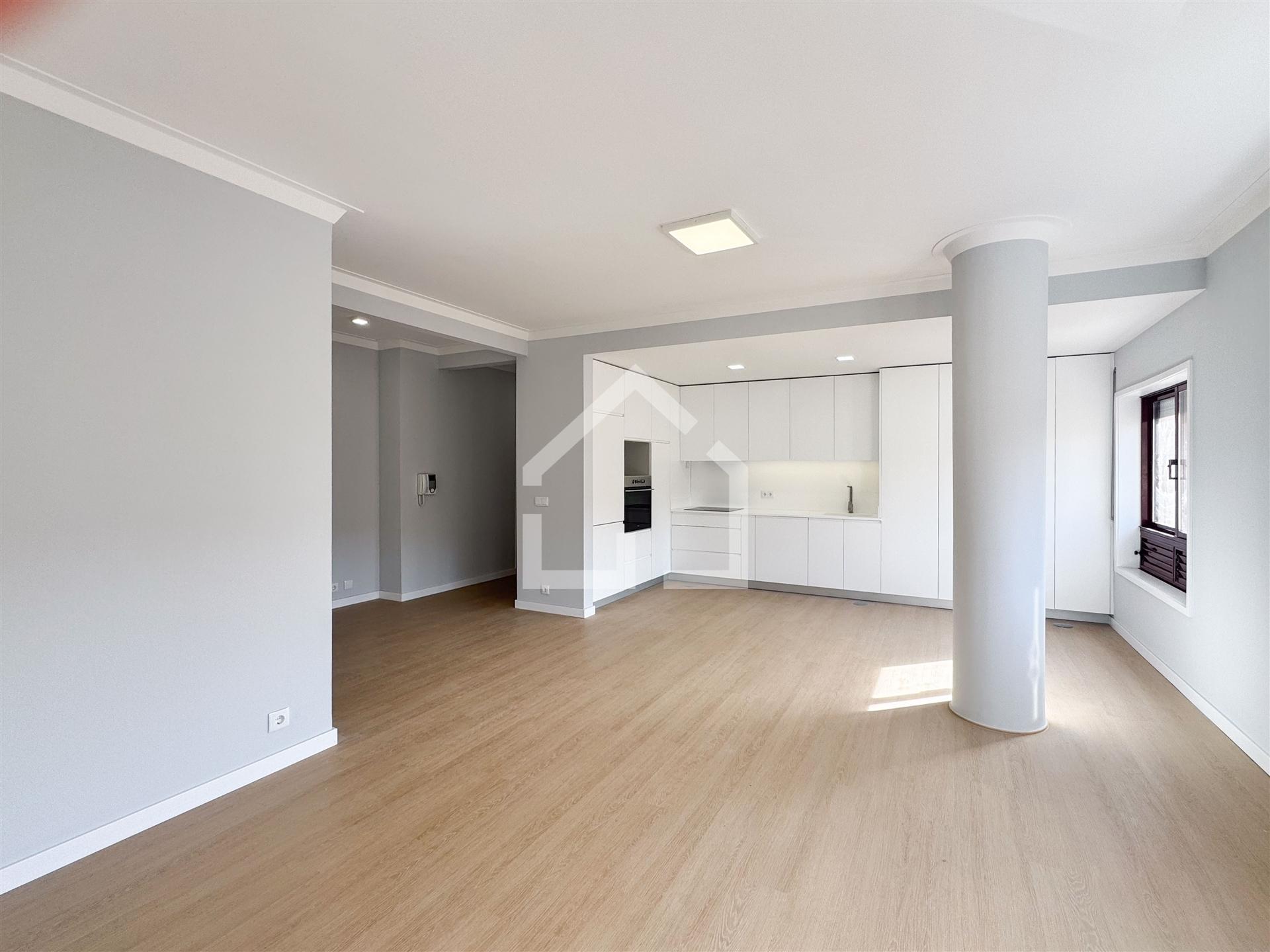 T2+1 Renovado - junto ao Gaia Shopping