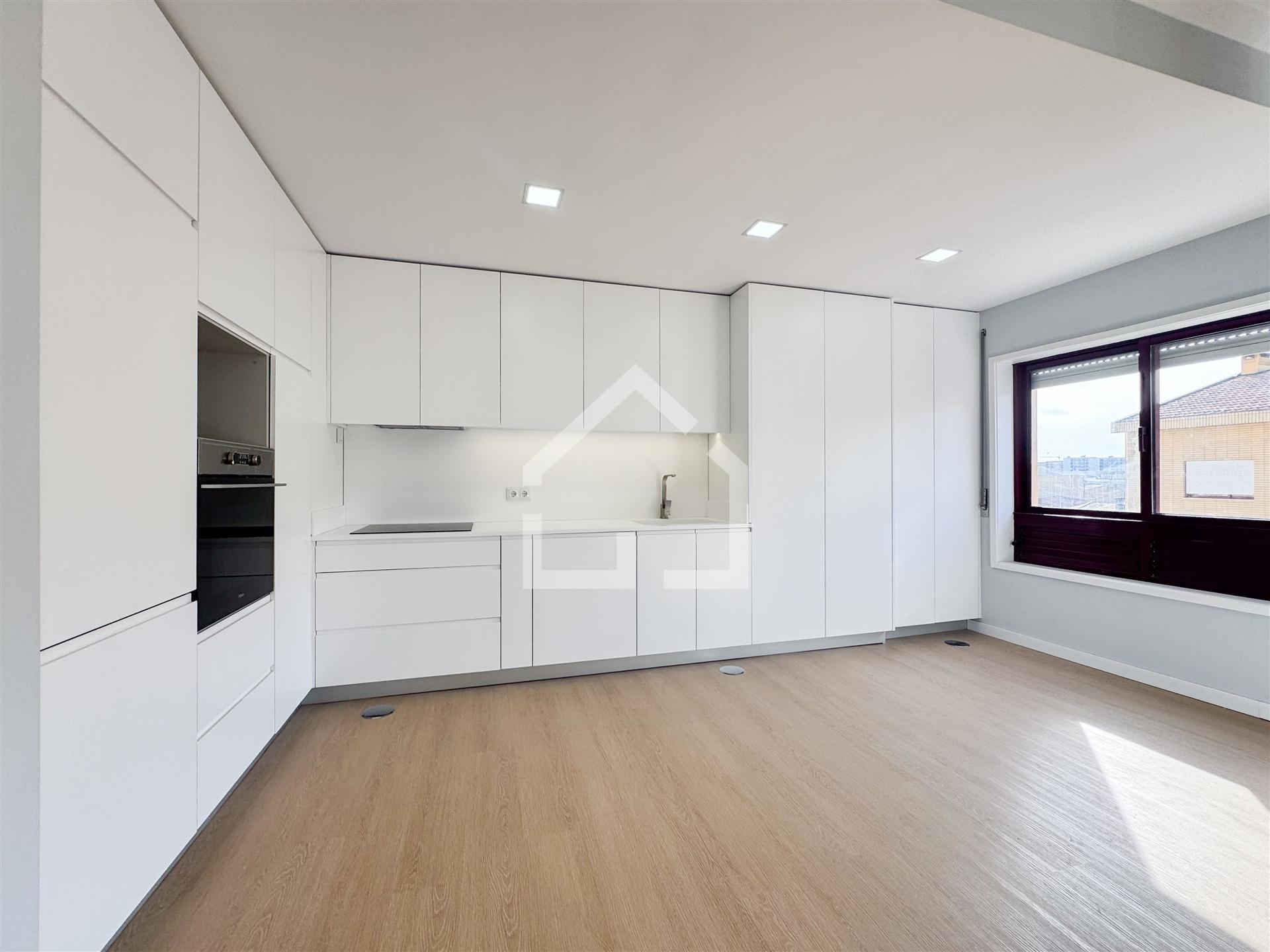 T2+1 Renovado - junto ao Gaia Shopping