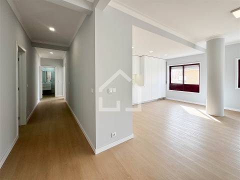 T2+1 Renovado - junto ao Gaia Shopping