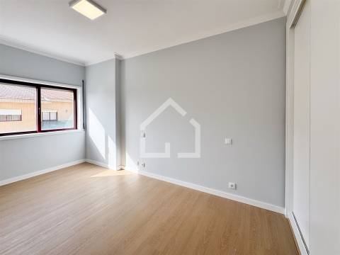 T2+1 Renovado - junto ao Gaia Shopping