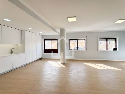 T2+1 Renovado - junto ao Gaia Shopping