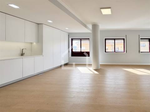 T2+1 Renovado - junto ao Gaia Shopping