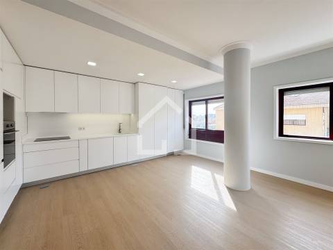 T2+1 Renovado - junto ao Gaia Shopping