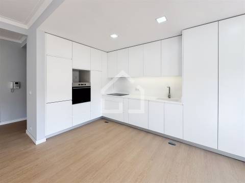 T2+1 Renovado - junto ao Gaia Shopping