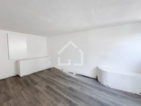 Arrumos / Habitações - Porto - Investimento