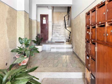 Arrumos / Habitações - Porto - Investimento