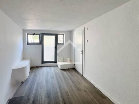 Arrumos / Habitações - Porto - Investimento