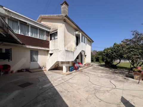 Moradia Bi-familiar - São Félix da Marinha