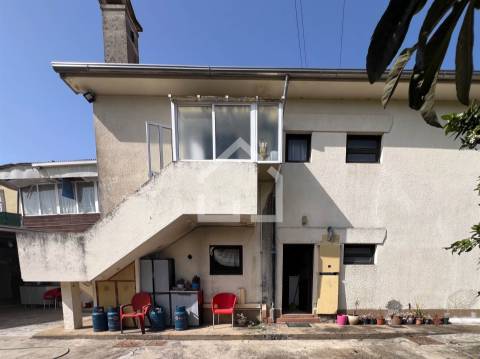 Moradia Bi-familiar - São Félix da Marinha