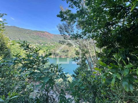 Moradia T4 - Acesso ao Rio Cávado