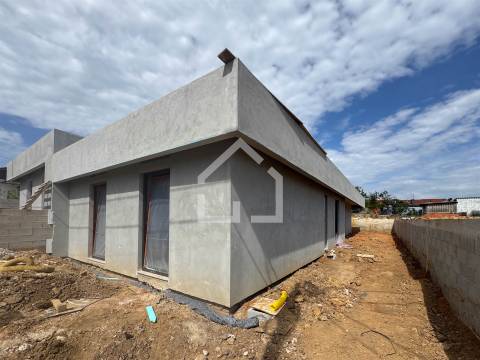 Moradia T3 Térrea - São João de Ver