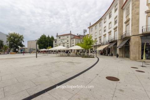 Prédio para venda com projecto aprovado no centro de São João da Madeira