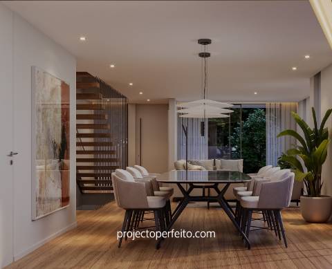 Moradia T3 de 3 frentes com elevador e garagem fechada