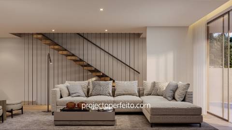 Moradia T3 de 3 frentes com elevador e garagem fechada