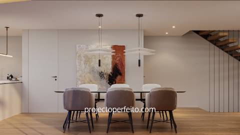 Moradia T3 de 3 frentes com elevador e garagem fechada