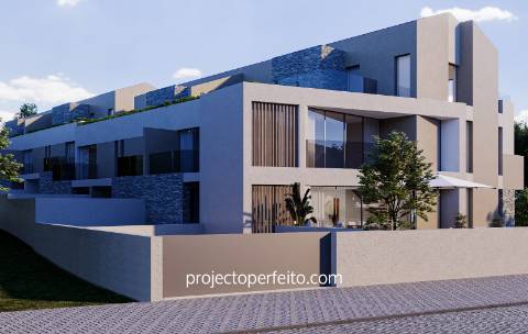 Moradia T3 de 3 frentes com elevador e garagem fechada