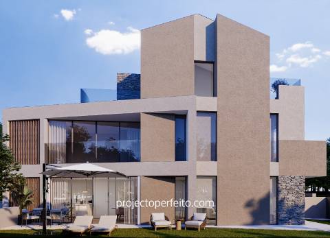 Moradia T3 de 3 frentes com elevador e garagem fechada