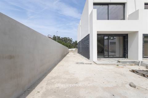Moradia Geminada T3 Venda em São Félix da Marinha,Vila Nova de Gaia