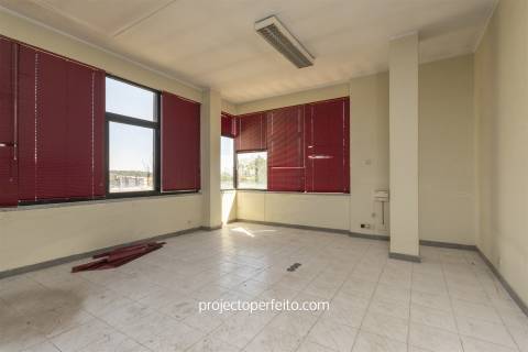 Armazém  Venda em São Miguel do Souto e Mosteirô,Santa Maria da Feira