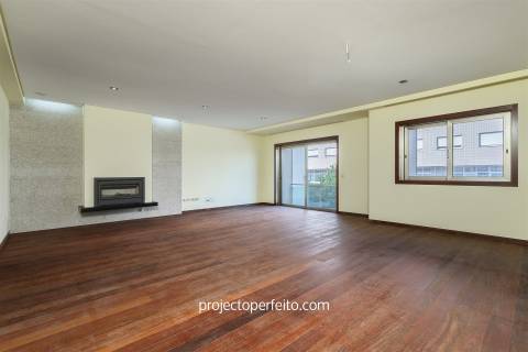 Moradia em Banda T4 Venda em Mafamude e Vilar do Paraíso,Vila Nova de Gaia