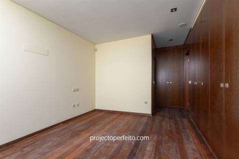 Moradia em Banda T4 Venda em Mafamude e Vilar do Paraíso,Vila Nova de Gaia