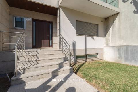 Moradia em Banda T4 Venda em Mafamude e Vilar do Paraíso,Vila Nova de Gaia