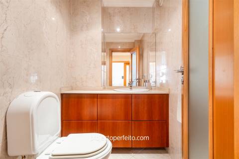 Apartamento T3+1 DUPLEX Venda em Mafamude e Vilar do Paraíso,Vila Nova de Gaia