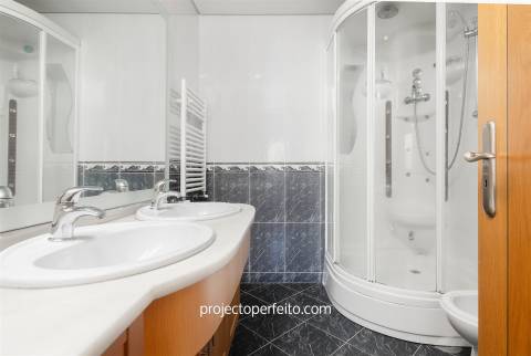 Moradia em Banda T4 Venda em Anta e Guetim,Espinho