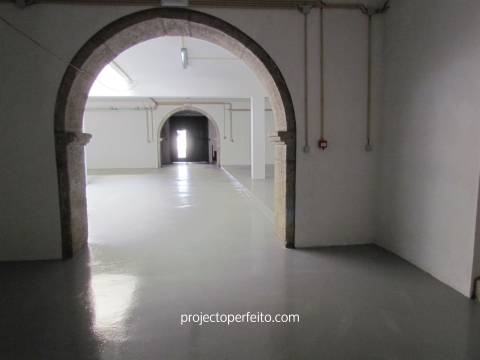 Armazém  Arrendamento em Fânzeres e São Pedro da Cova,Gondomar