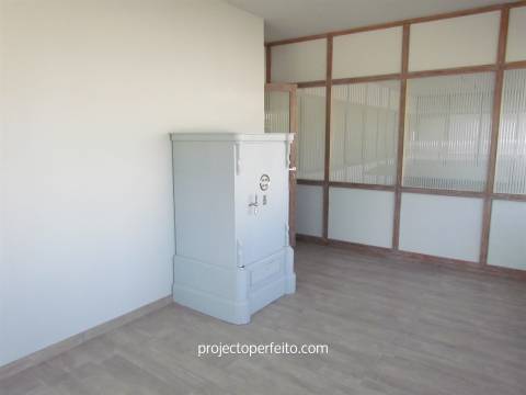 Armazém  Arrendamento em Fânzeres e São Pedro da Cova,Gondomar