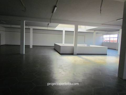 Armazém  Arrendamento em Fânzeres e São Pedro da Cova,Gondomar