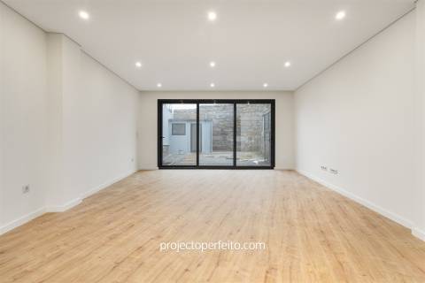 Moradia em Banda T3 Venda em Rio Tinto,Gondomar