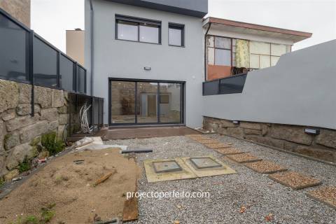 Moradia em Banda T3 Venda em Rio Tinto,Gondomar