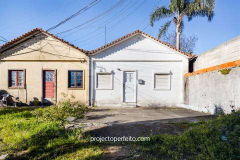 Conjunto de 10 casas para venda em Silvalde, à entrada da cidade de Espinho.