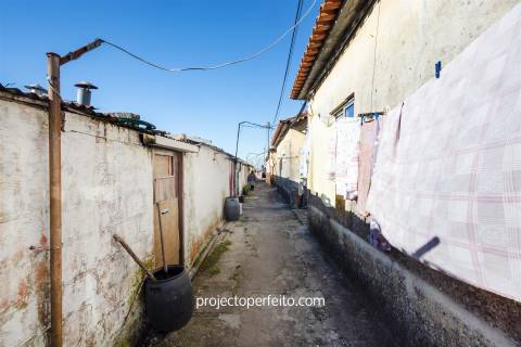 Conjunto de 10 casas para venda em Silvalde, à entrada da cidade de Espinho.