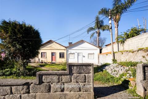 Conjunto de 10 casas para venda em Silvalde, à entrada da cidade de Espinho.