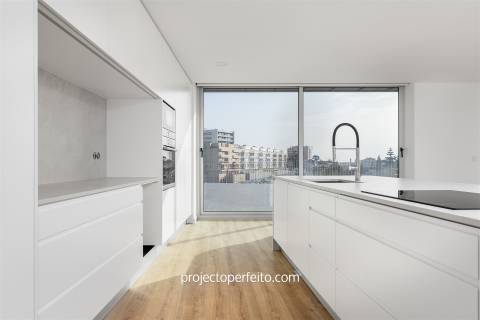 Penthouse de tipologia T4 com terraço de 160 metros quadrados.