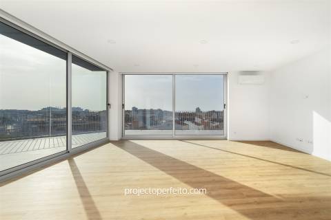 Penthouse de tipologia T4 com terraço de 160 metros quadrados.