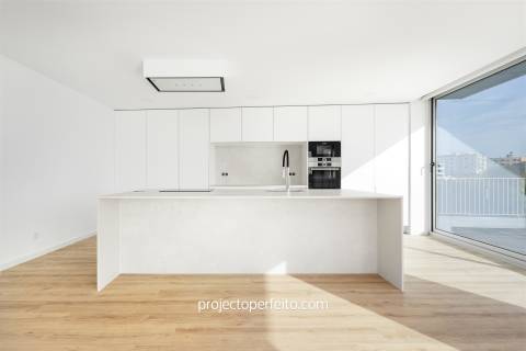 Penthouse de tipologia T4 com terraço de 160 metros quadrados.