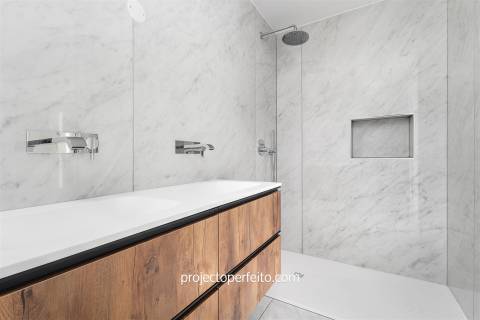 Penthouse de tipologia T4 com terraço de 160 metros quadrados.