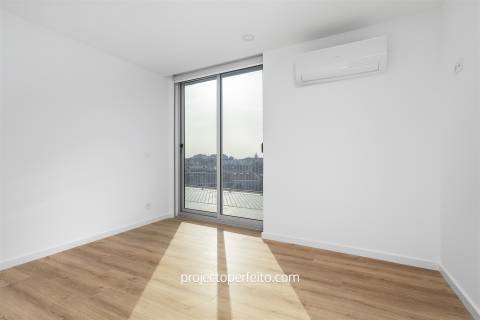 Penthouse de tipologia T4 com terraço de 160 metros quadrados.