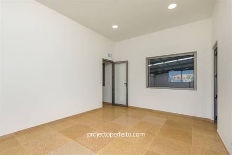 Armazém  Venda em Grijó e Sermonde,Vila Nova de Gaia