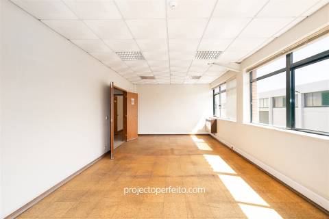 Fábrica/Indústria  Arrendamento em Gulpilhares e Valadares,Vila Nova de Gaia