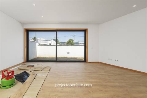 Moradia Geminada T3 Venda em Rio Meão,Santa Maria da Feira