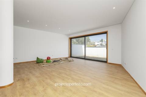 Moradia Geminada T3 Venda em Rio Meão,Santa Maria da Feira