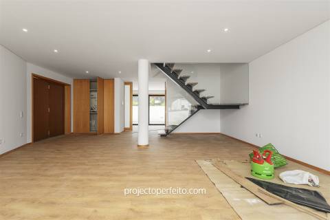 Moradia Geminada T3 Venda em Rio Meão,Santa Maria da Feira