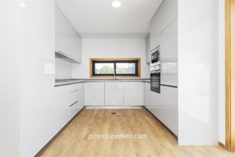 Moradia Geminada T3 Venda em Rio Meão,Santa Maria da Feira