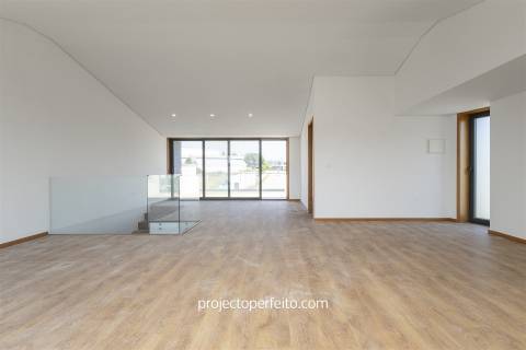 Moradia Geminada T3 Venda em Rio Meão,Santa Maria da Feira